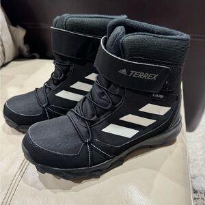 Youth adidas Terrex Snow Cf R.Rdy hiking shoes-worn once